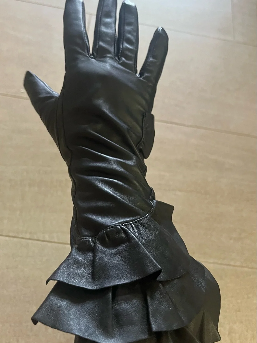 Jessica Simpson Black Leather Ruffle Cuff Gloves m